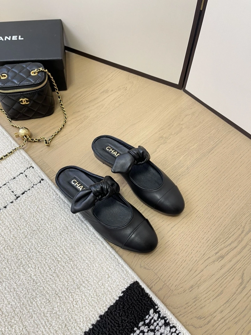 Durable Chxnxl Slippers 124078