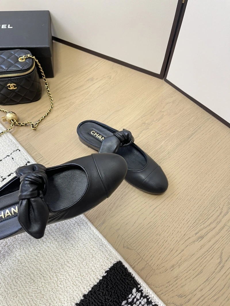 Durable Chxnxl Slippers 124078