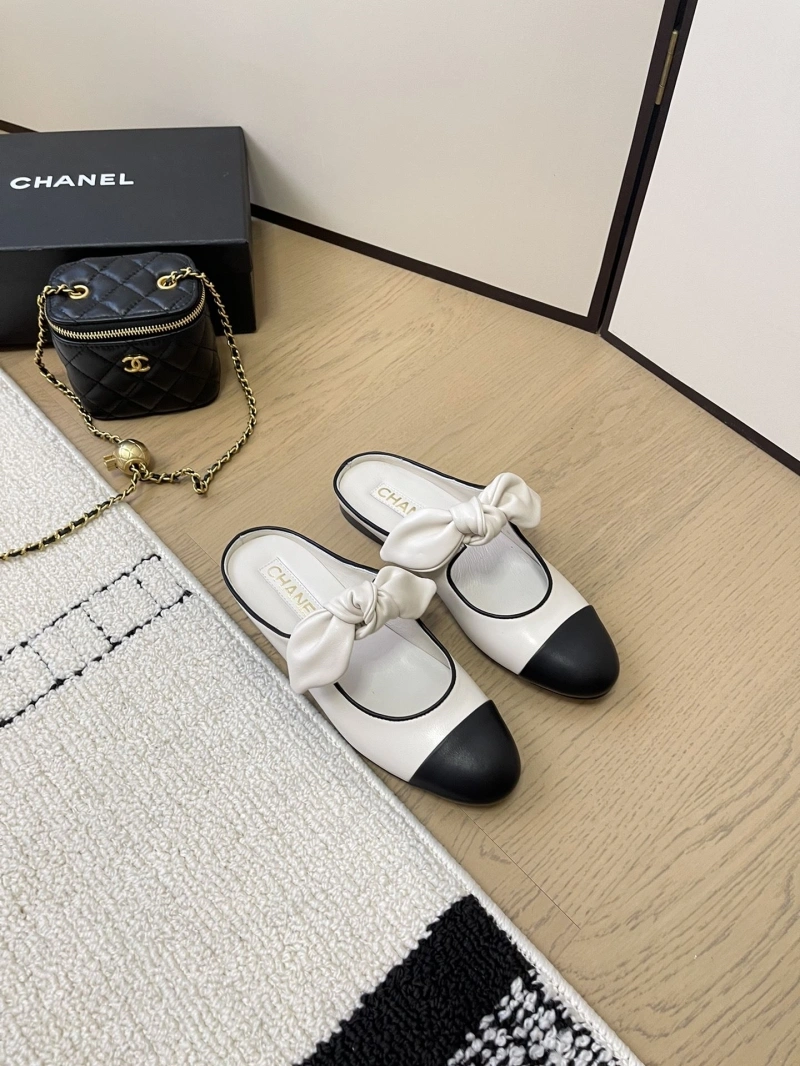WellDesigned Chxnxl Slippers 124076