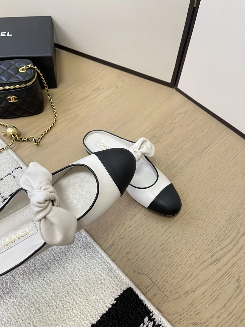 WellDesigned Chxnxl Slippers 124076