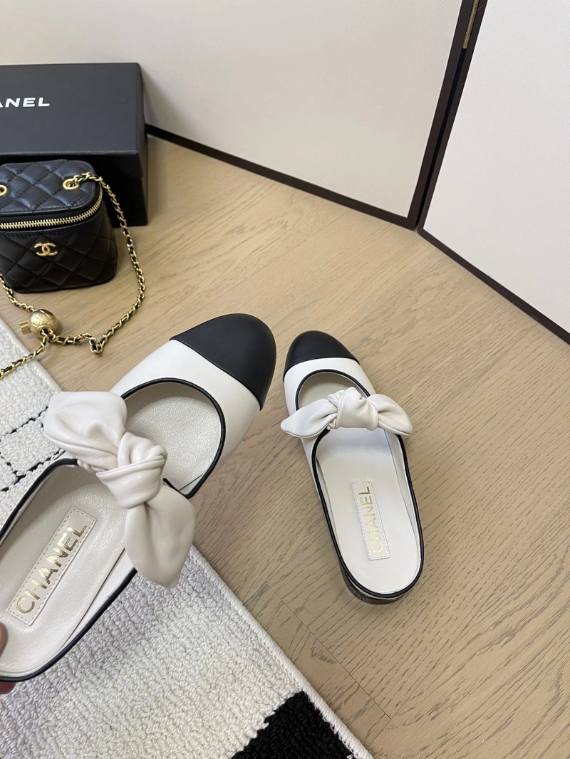 WellDesigned Chxnxl Slippers 124076
