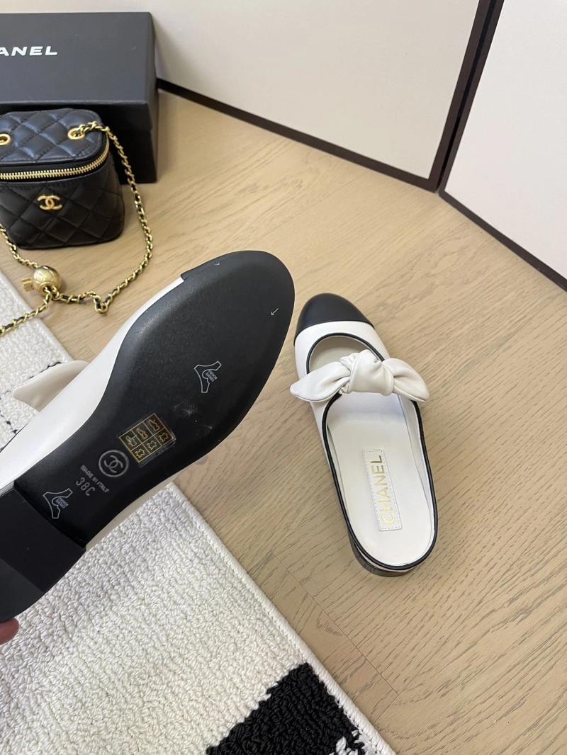 WellDesigned Chxnxl Slippers 124076