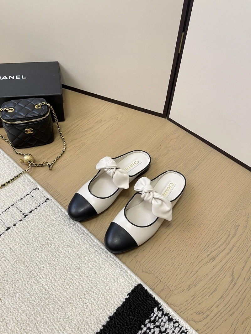WellDesigned Chxnxl Slippers 124076