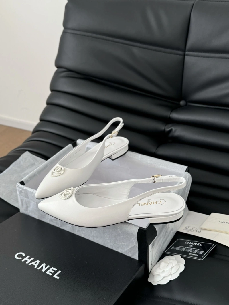 Timeless Chxnxl Slippers 124061