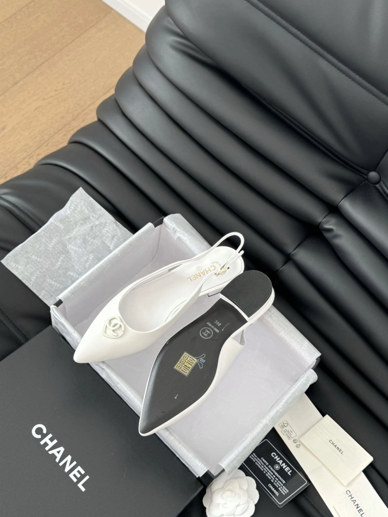 Timeless Chxnxl Slippers 124061