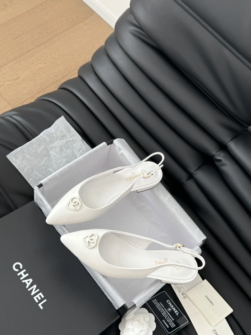 Timeless Chxnxl Slippers 124061