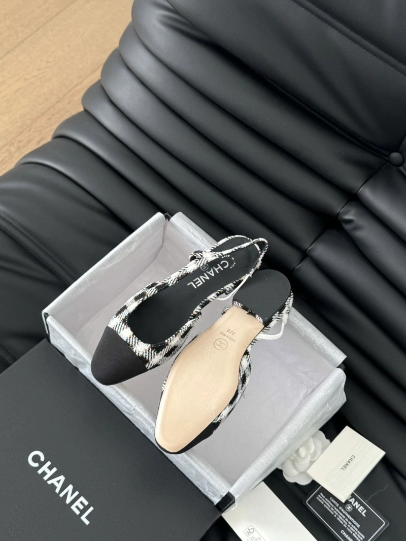 Trendsetting Chxnxl Sandals 124222
