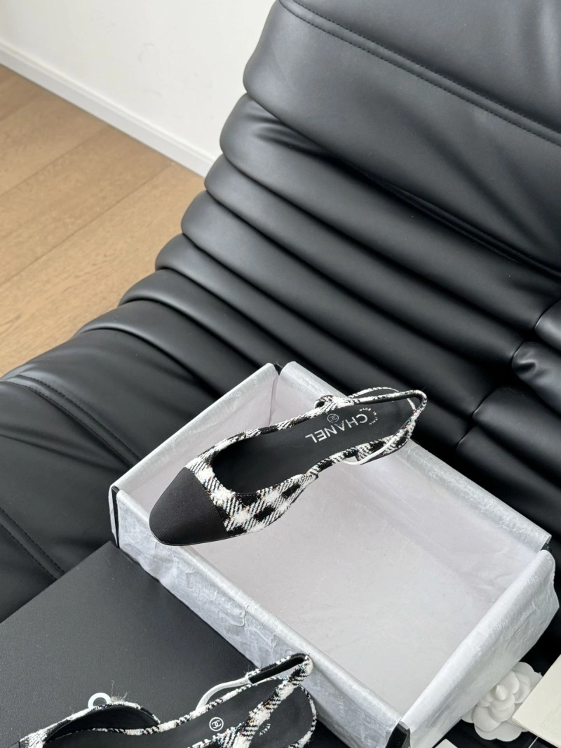 Trendsetting Chxnxl Sandals 124222