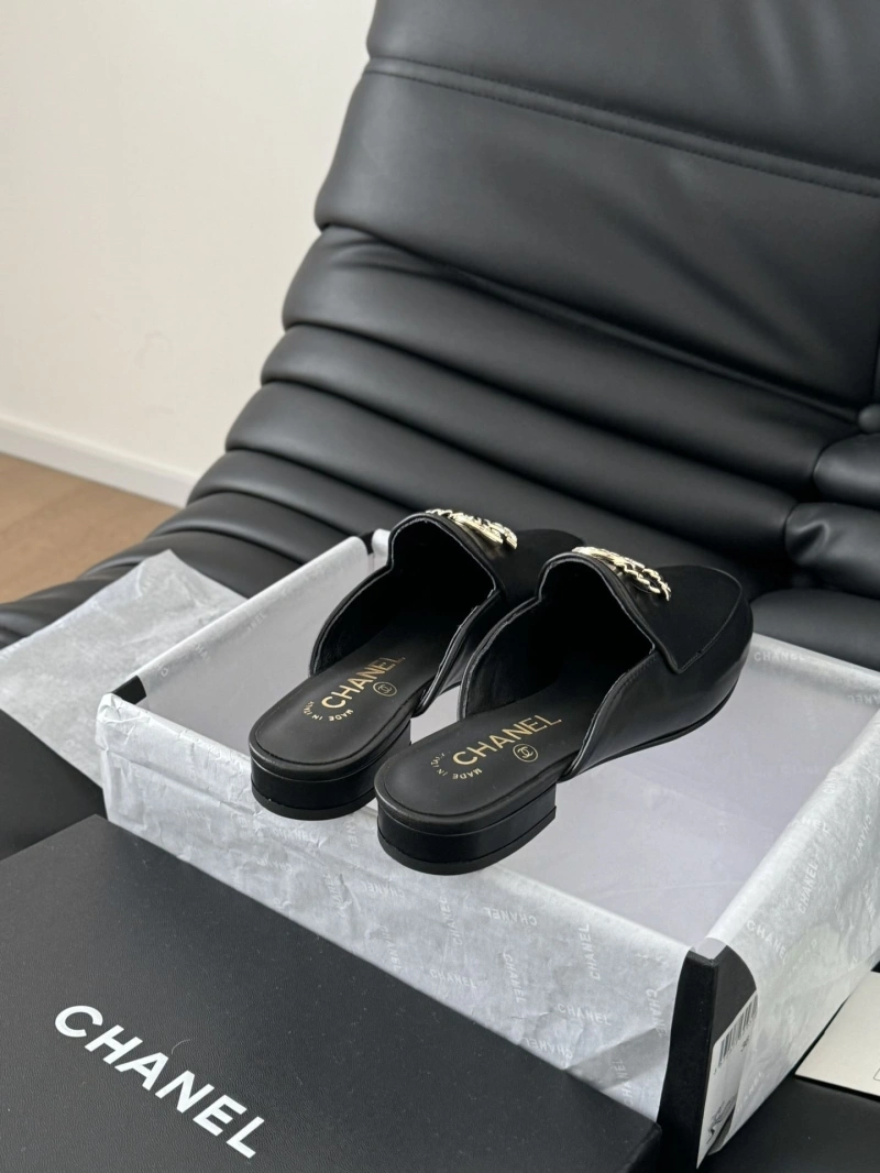 Compact Chxnxl Slippers 124057
