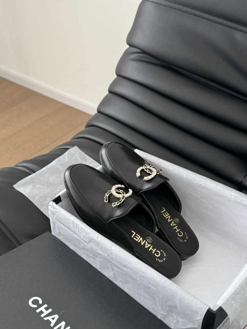 Compact Chxnxl Slippers 124057