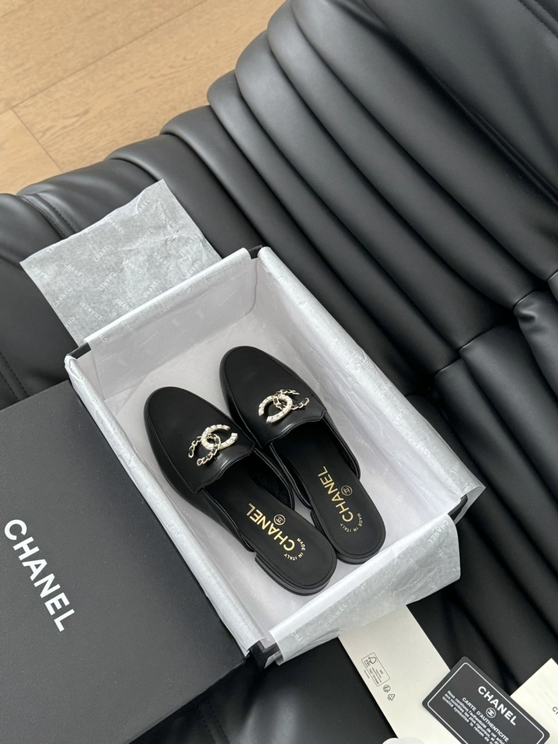 Compact Chxnxl Slippers 124057