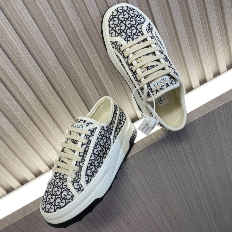 Trendsetting Gxccx Sneakers 158634
