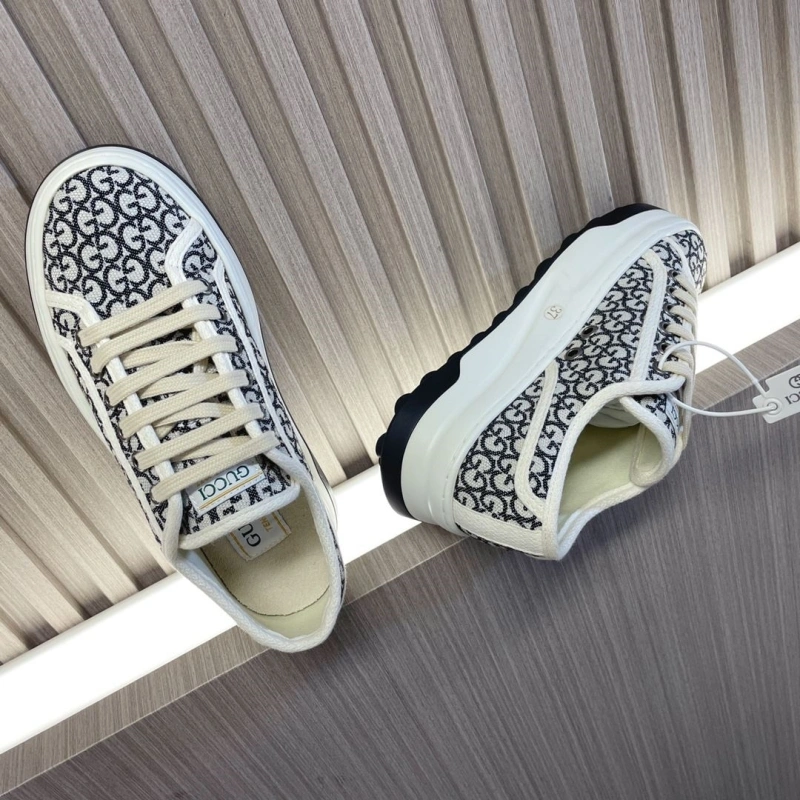 Trendsetting Gxccx Sneakers 158634