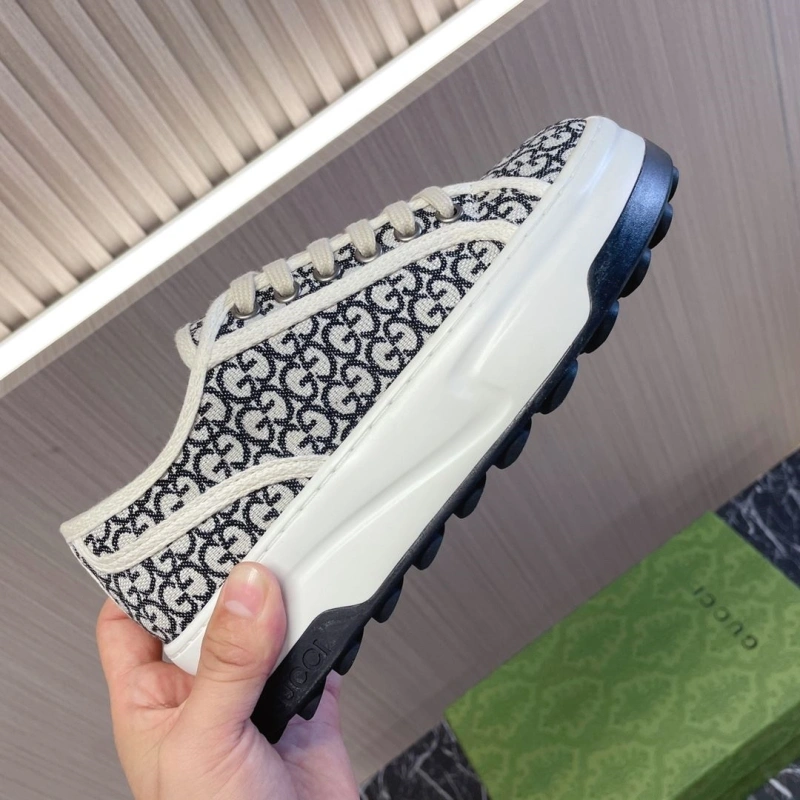 Trendsetting Gxccx Sneakers 158634
