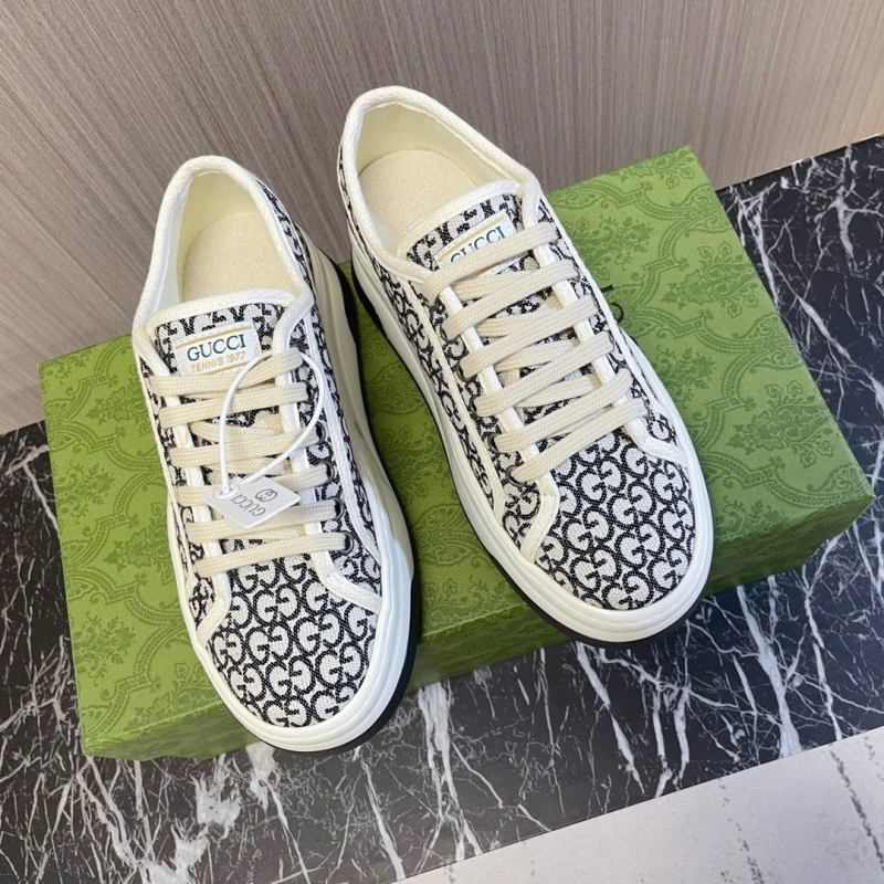 Trendsetting Gxccx Sneakers 158634