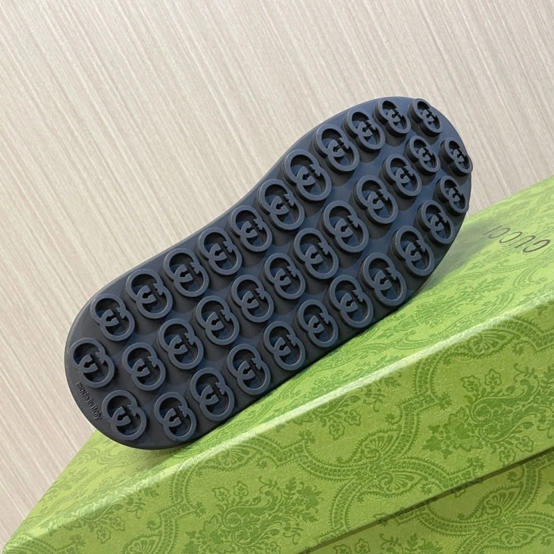 Trendsetting Gxccx Sneakers 158634