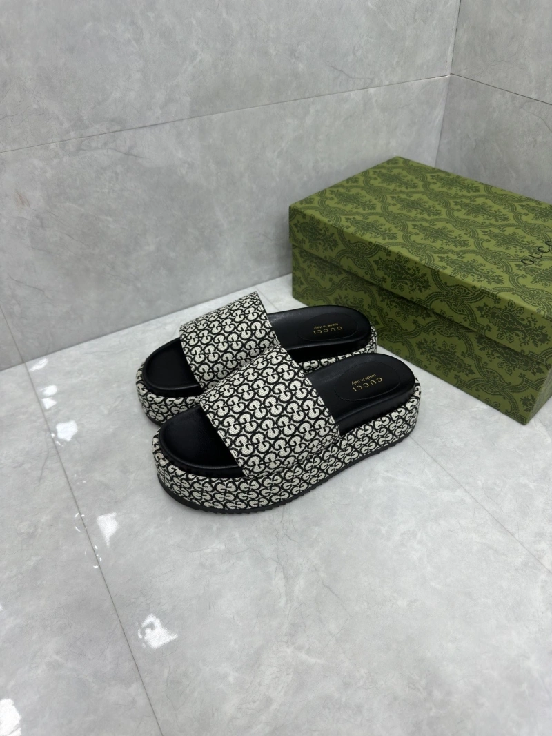 Fashionable Gxccx Slippers 158684