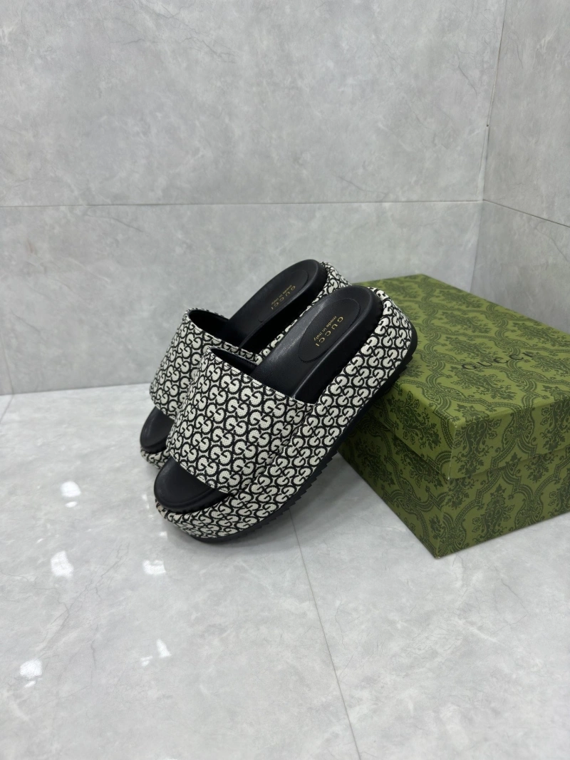 Fashionable Gxccx Slippers 158684