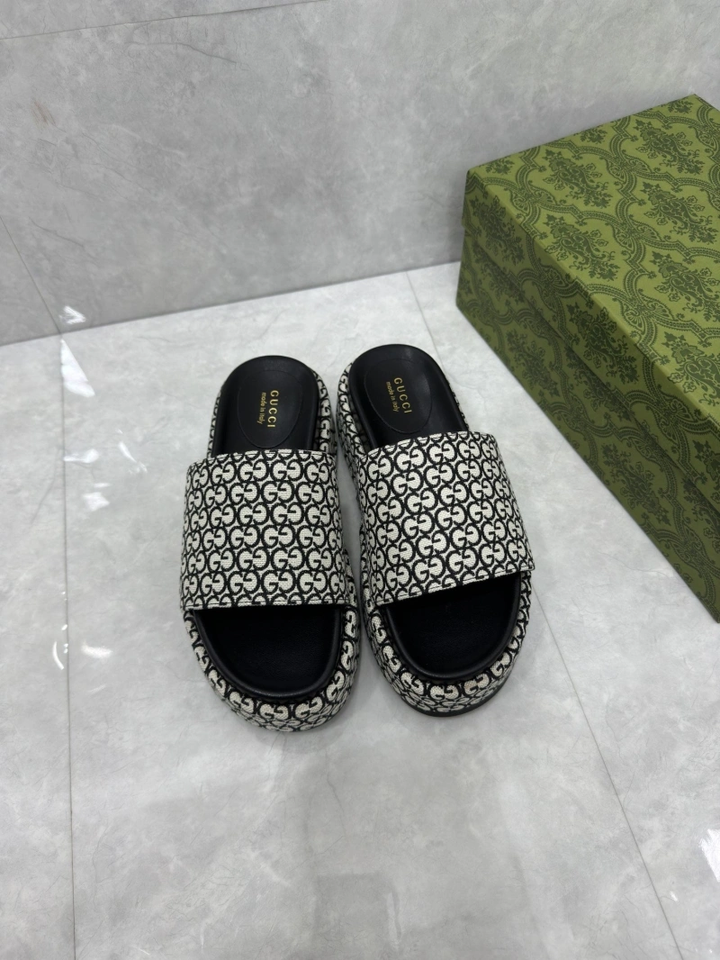 Fashionable Gxccx Slippers 158684