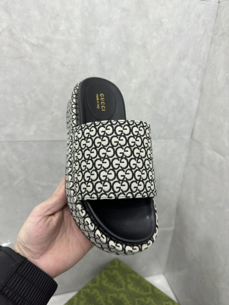 Fashionable Gxccx Slippers 158684