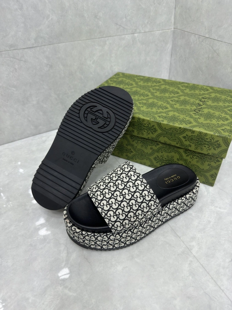 Fashionable Gxccx Slippers 158684