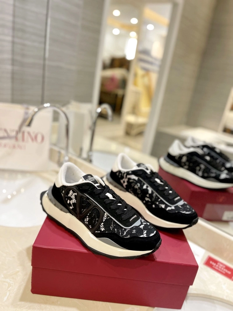 Versatile Vxlxntino Sneakers 230731