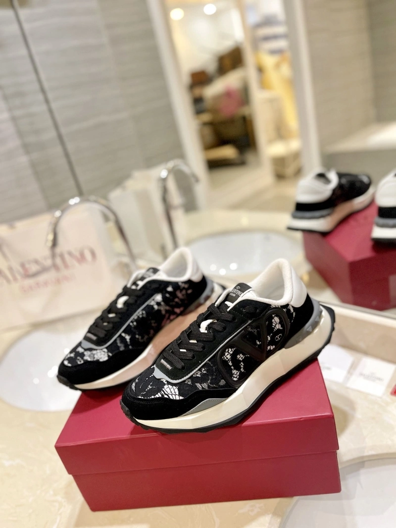 Versatile Vxlxntino Sneakers 230731