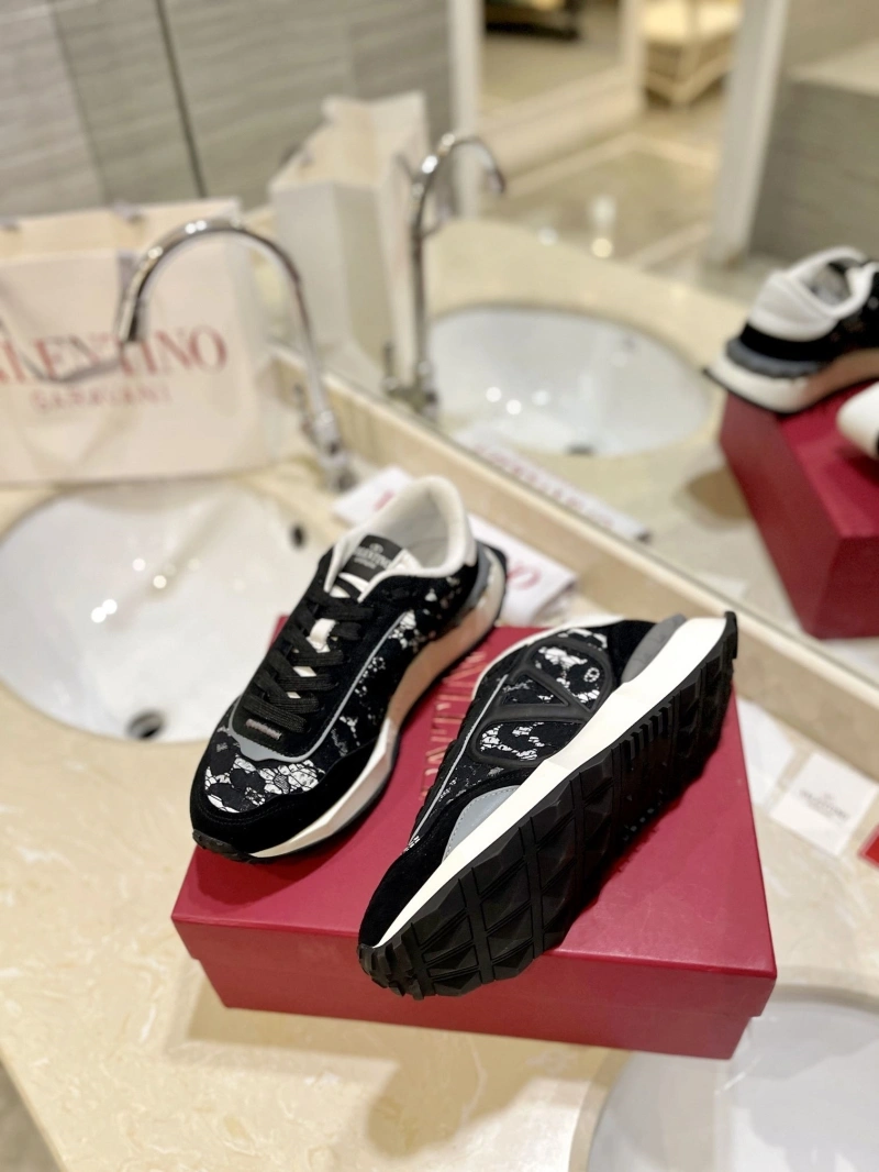 Versatile Vxlxntino Sneakers 230731