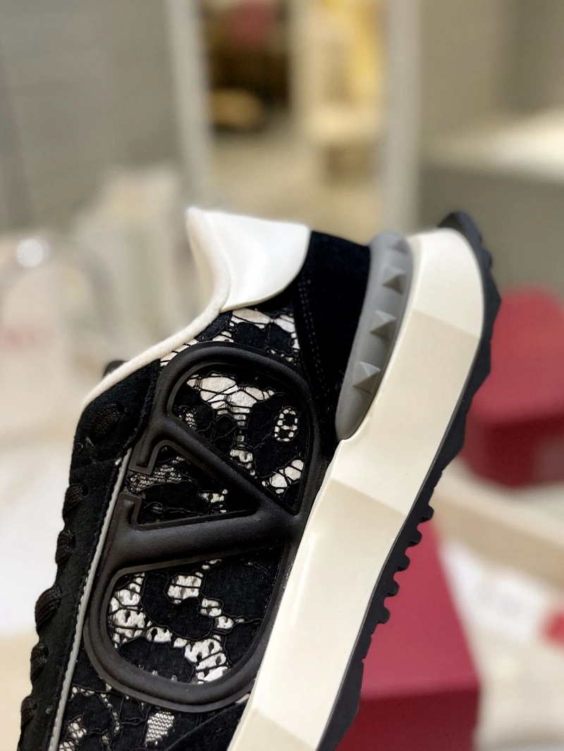 Versatile Vxlxntino Sneakers 230731