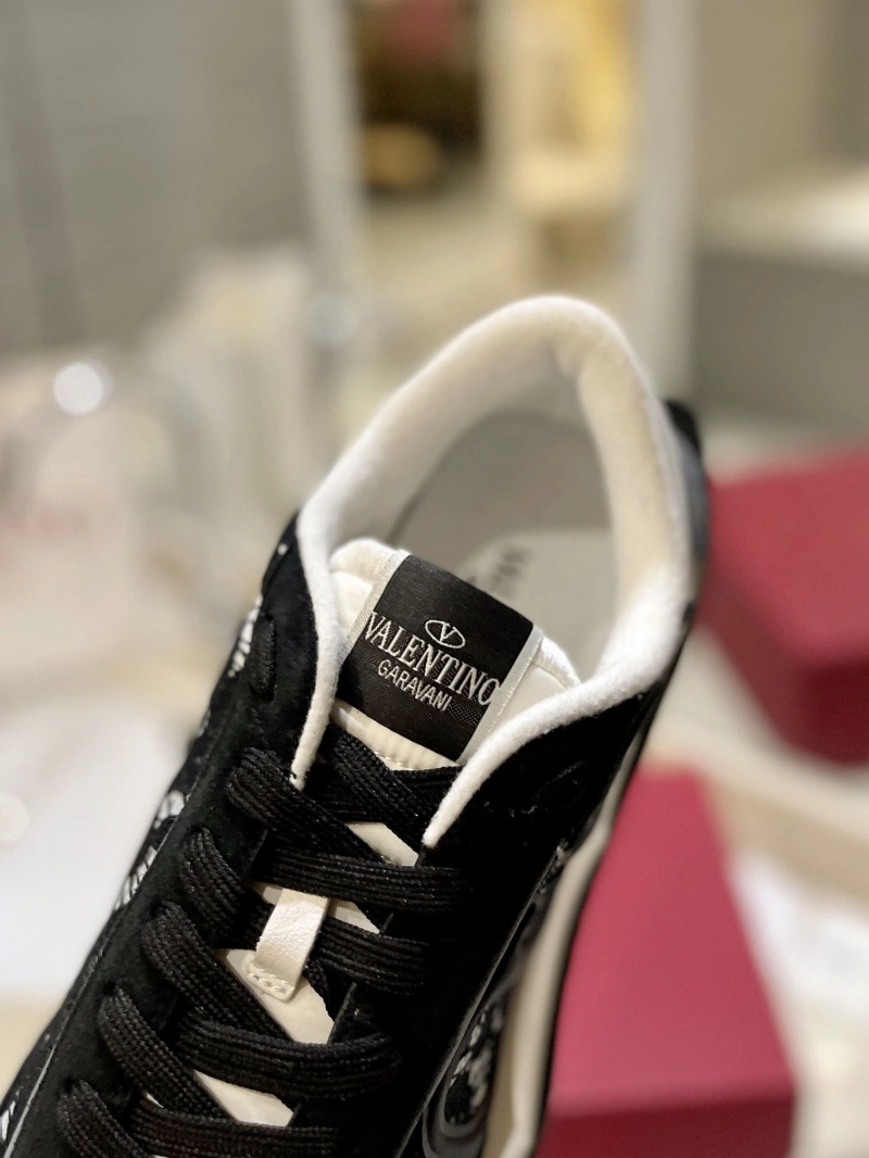 Versatile Vxlxntino Sneakers 230731