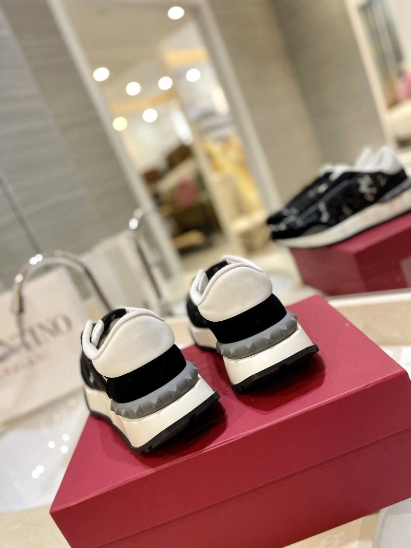 Versatile Vxlxntino Sneakers 230731