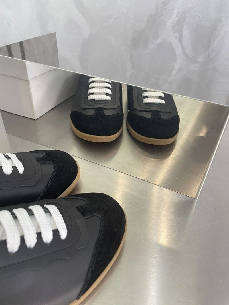 Trendsetting Othxr Sneakers 213945