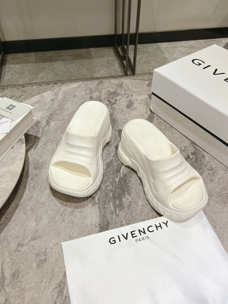 Gxvxnchy Slippers Practical 153252
