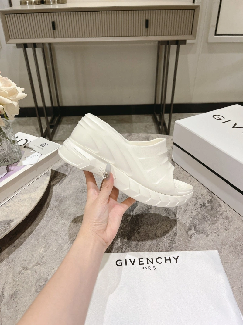 Gxvxnchy Slippers Practical 153252