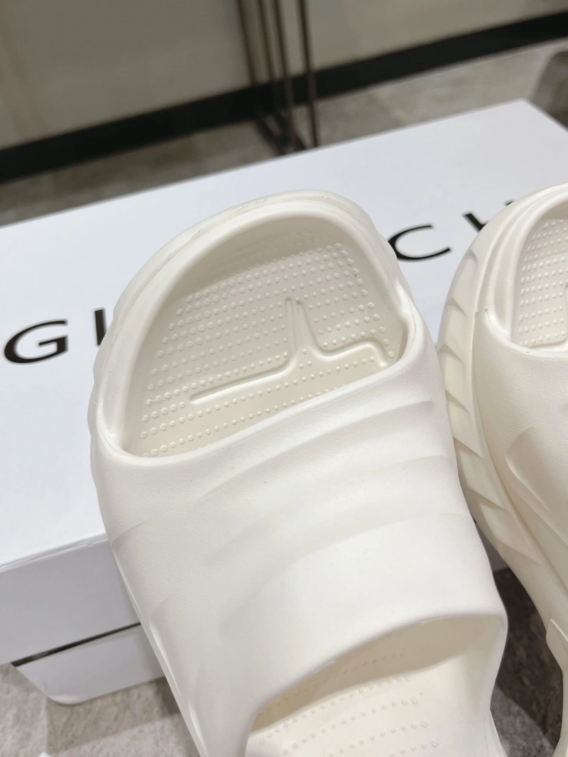Gxvxnchy Slippers Practical 153252