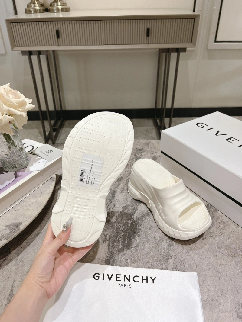 Gxvxnchy Slippers Practical 153252