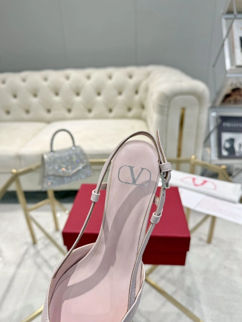 Classic Vxlxntino Sandals 229780