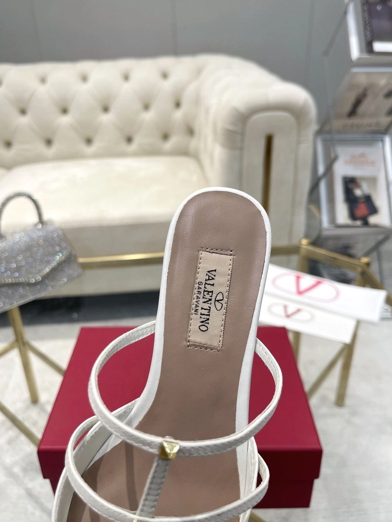 Sleek Vxlxntino Sandals 229768