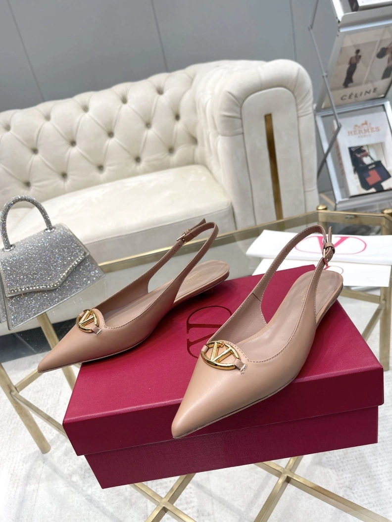 Versatile Vxlxntino Sandals 229767