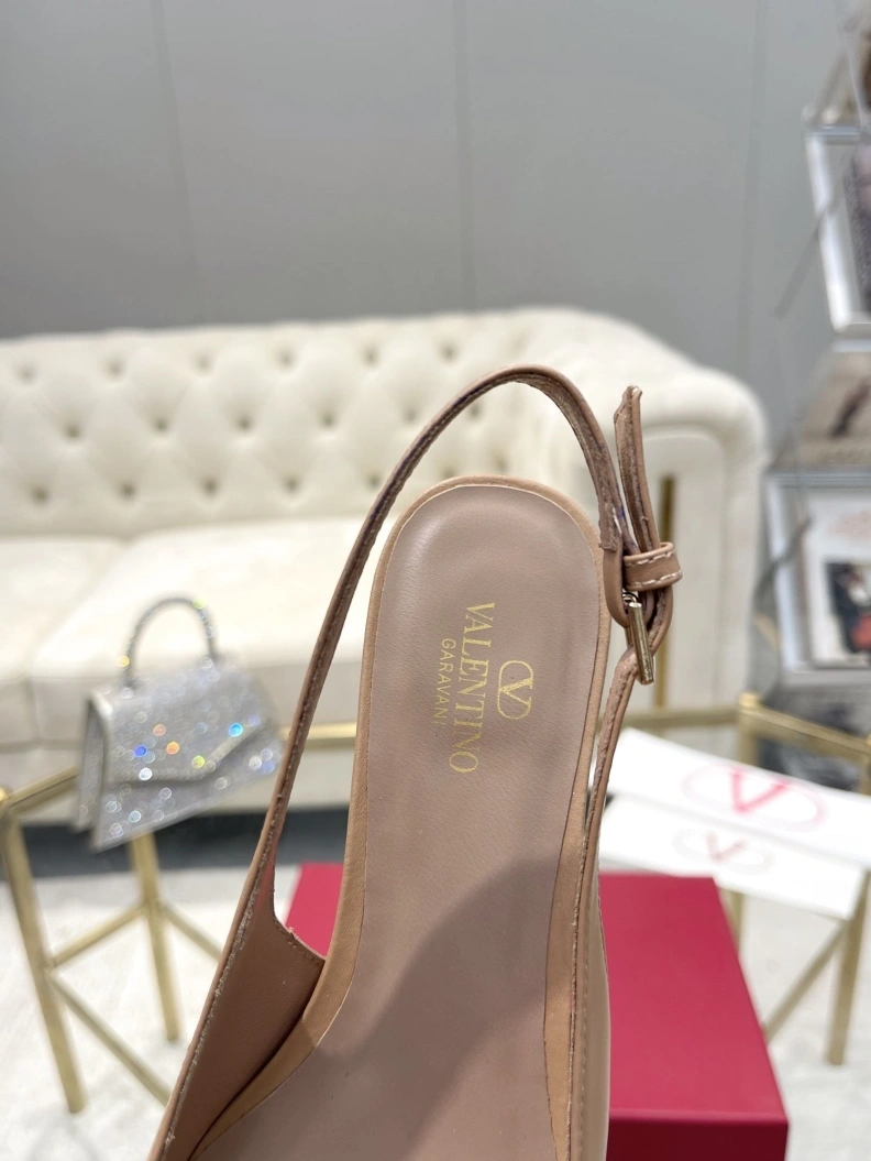 Versatile Vxlxntino Sandals 229767
