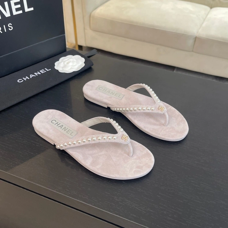 Trendsetting Chxnxl Slippers 120235