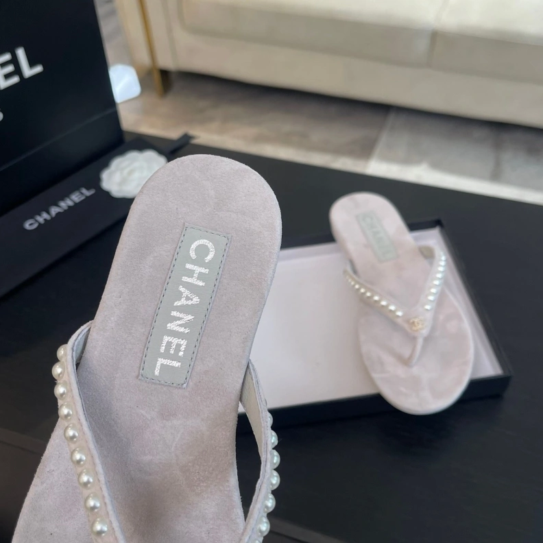 Trendsetting Chxnxl Slippers 120235
