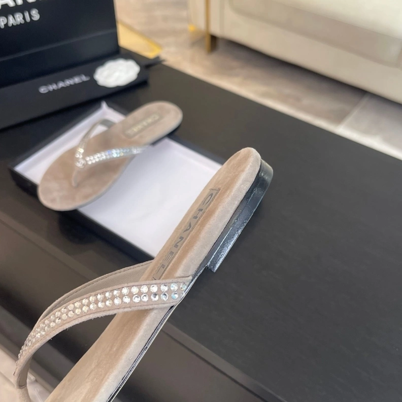 Chxnxl Slippers Practical 120225