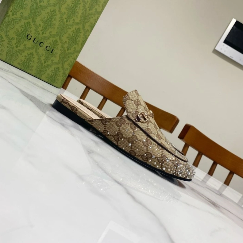 Fashionable Gxccx Slippers 157436