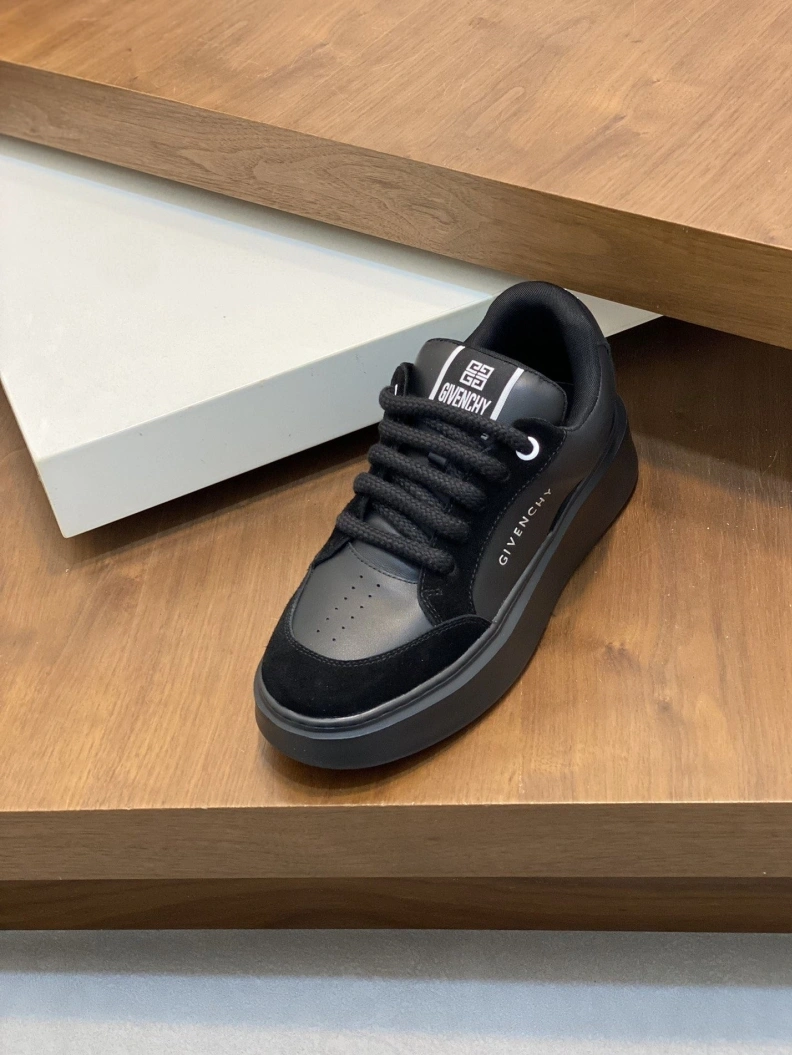 HighQuality Gxvxnchy Sneakers 152846