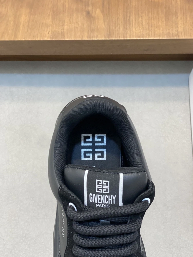 HighQuality Gxvxnchy Sneakers 152846