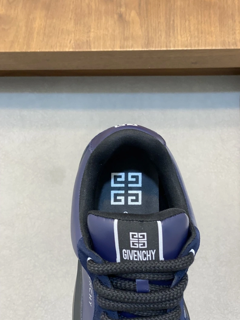 DailyWear Gxvxnchy Sneakers 152843