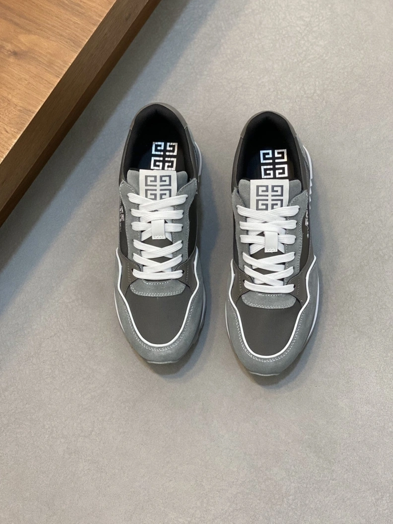 Minimalist Gxvxnchy Sneakers 152842