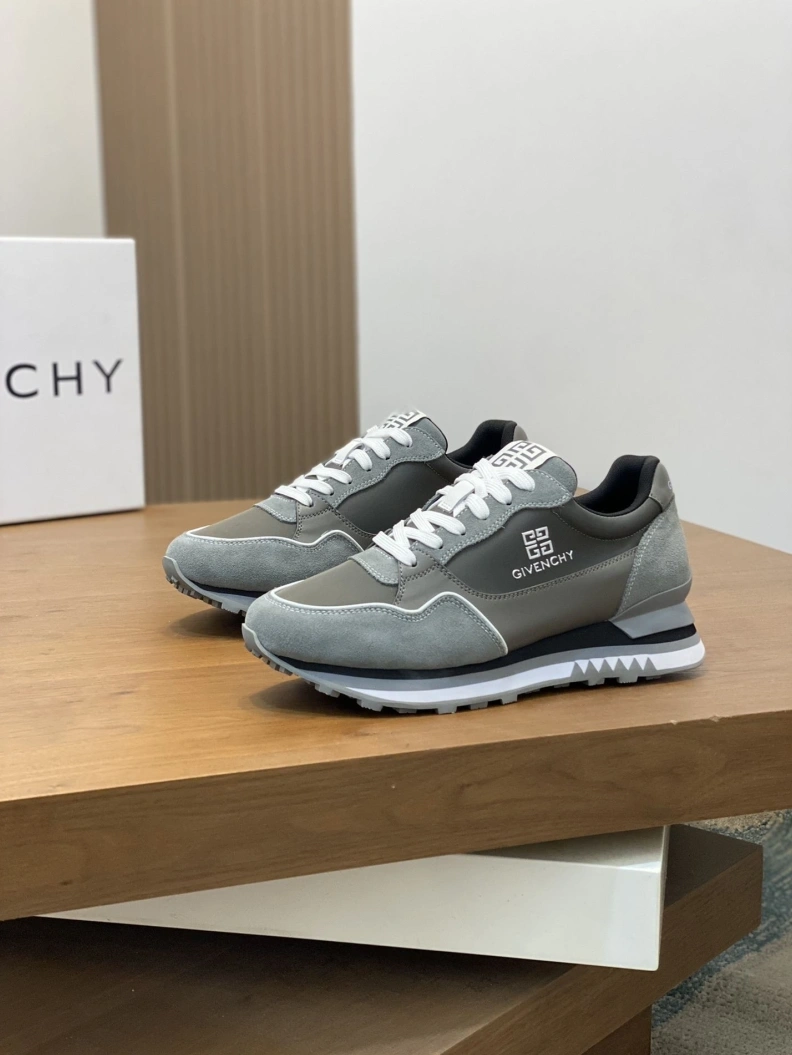 Minimalist Gxvxnchy Sneakers 152842