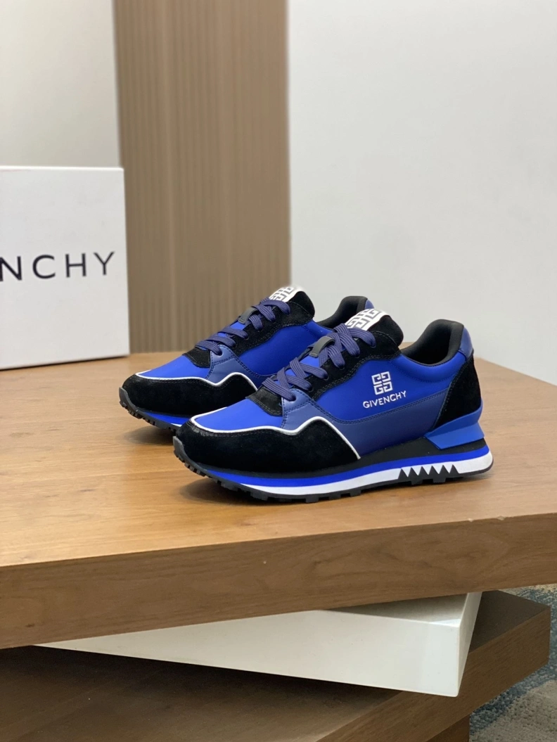 Stylish Gxvxnchy Sneakers 152840